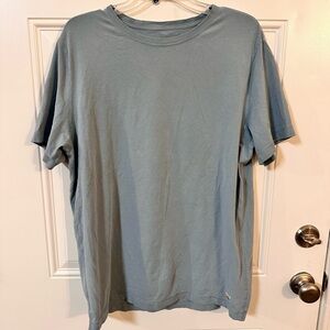2 Vuori Men's light and darker Blue Short Sleeve Tees